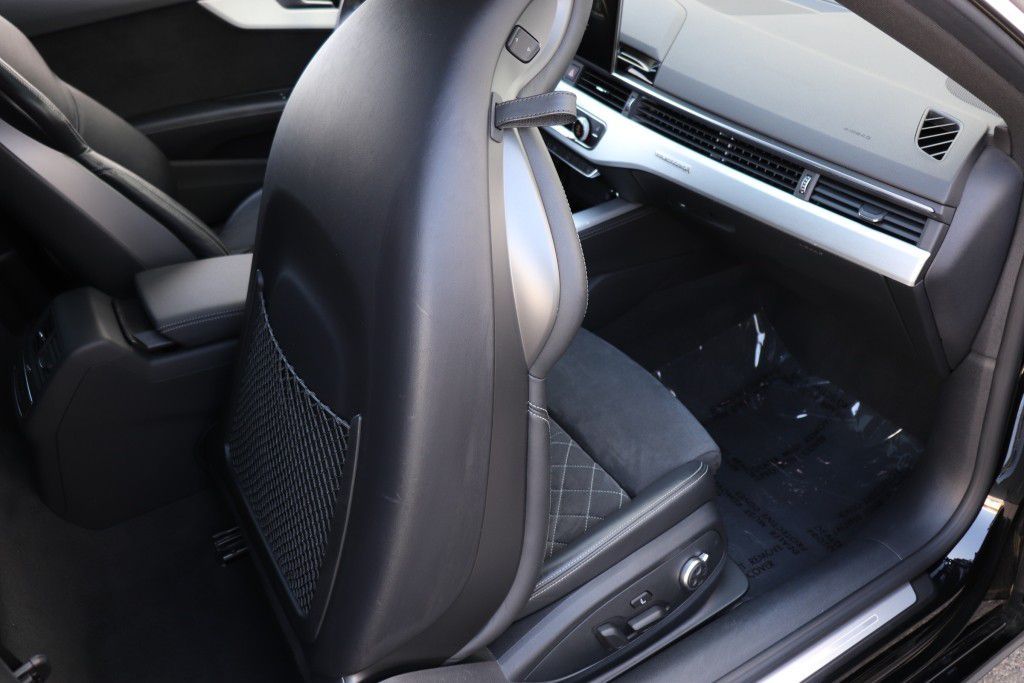 Photo 30 of this AUDI S5 PREMIUM PLUS