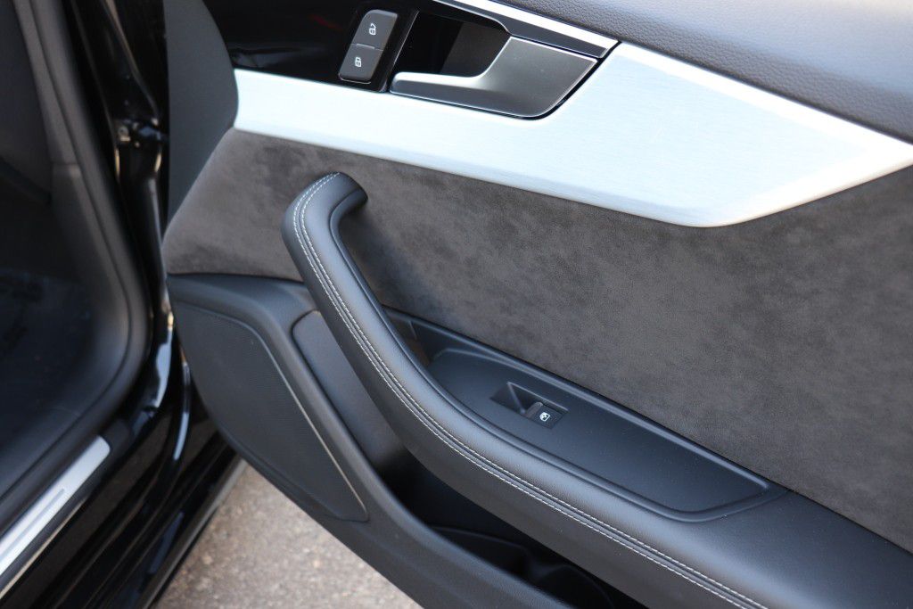 Photo 34 of this AUDI S5 PREMIUM PLUS