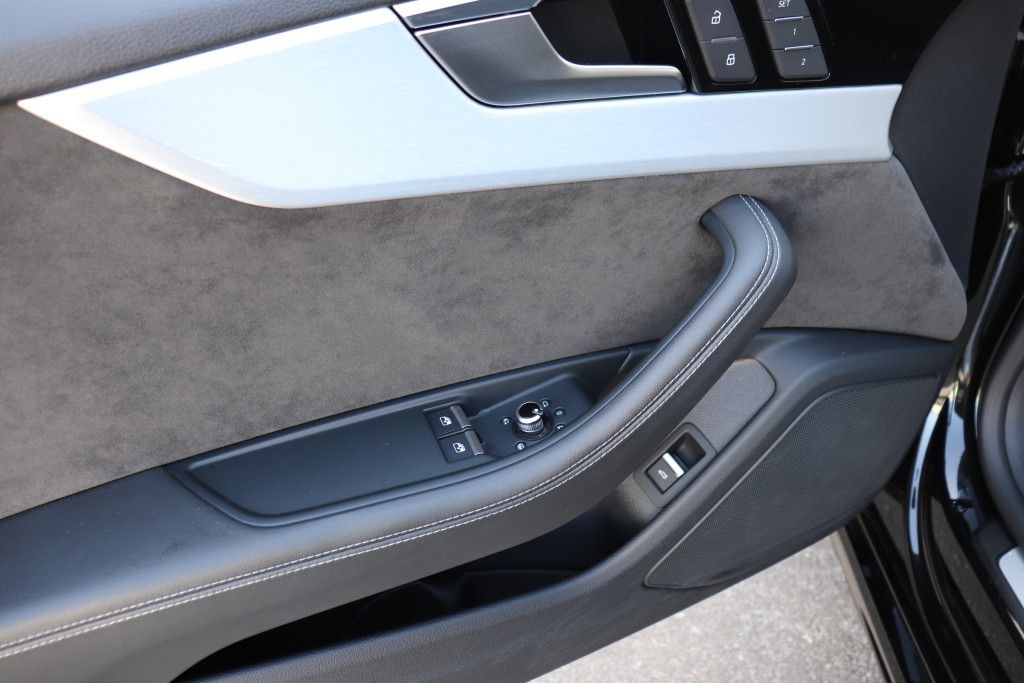 Photo 36 of this AUDI S5 PREMIUM PLUS
