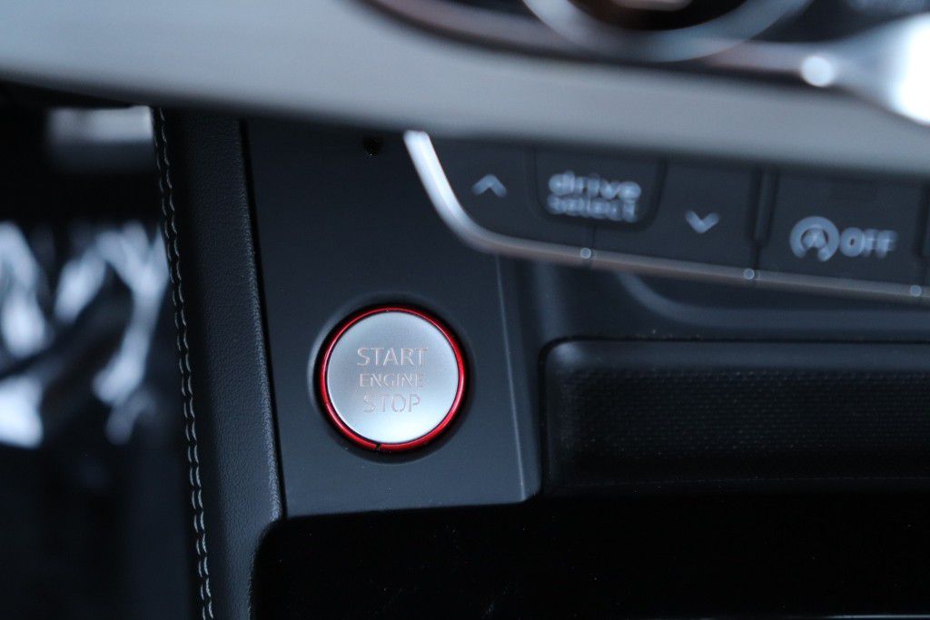 Photo 44 of this AUDI S5 PREMIUM PLUS