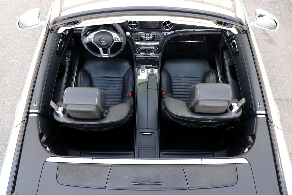 Photo 3 of this MERCEDES-BENZ SL550