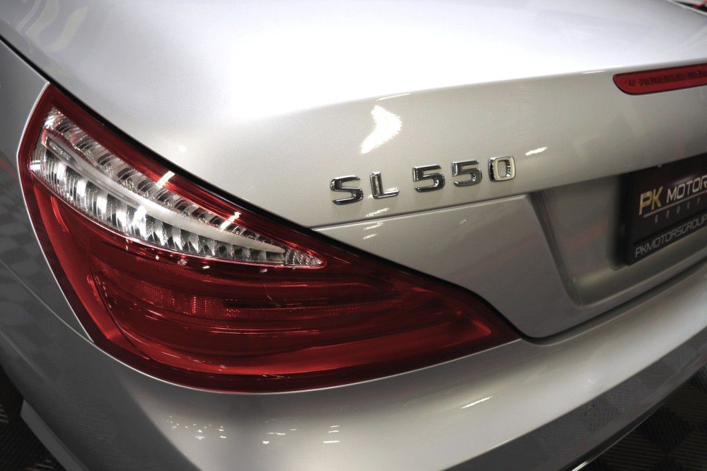 Photo 6 of this MERCEDES-BENZ SL550