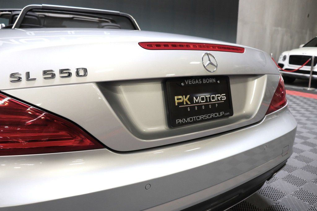 Photo 7 of this MERCEDES-BENZ SL550