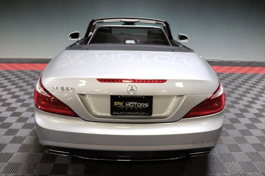 Photo 8 of this MERCEDES-BENZ SL550