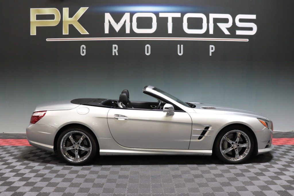 Photo 10 of this MERCEDES-BENZ SL550