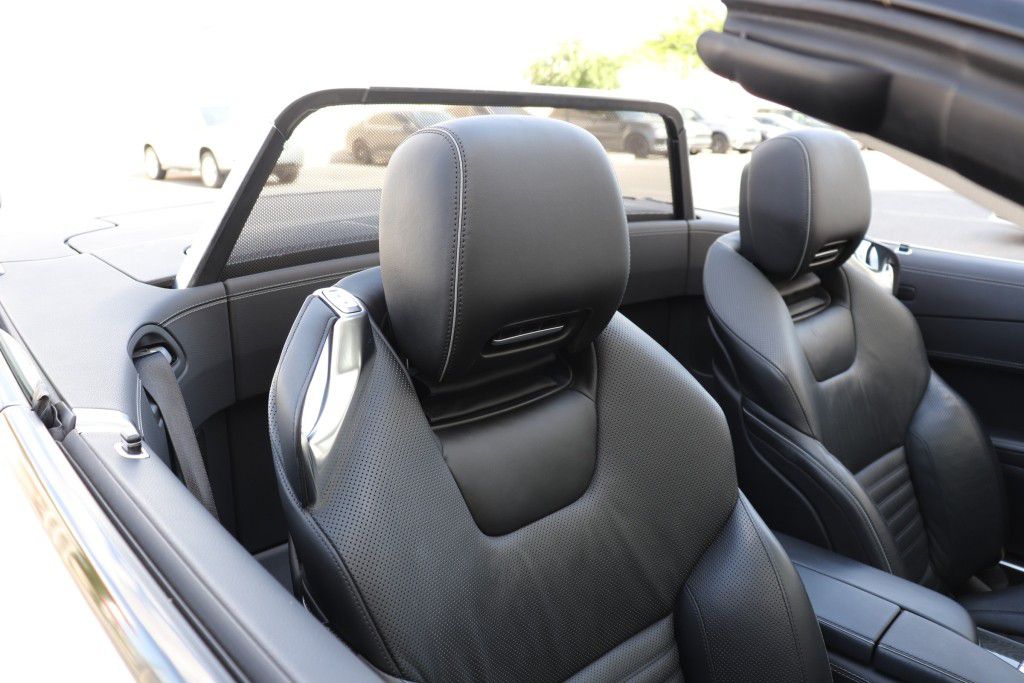 Photo 15 of this MERCEDES-BENZ SL550