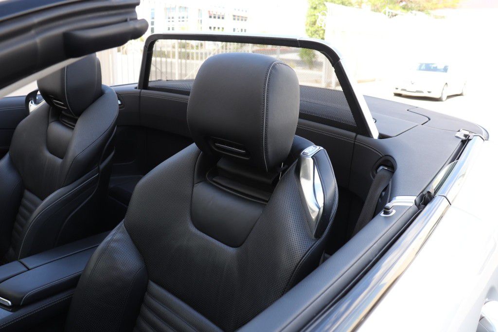 Photo 16 of this MERCEDES-BENZ SL550