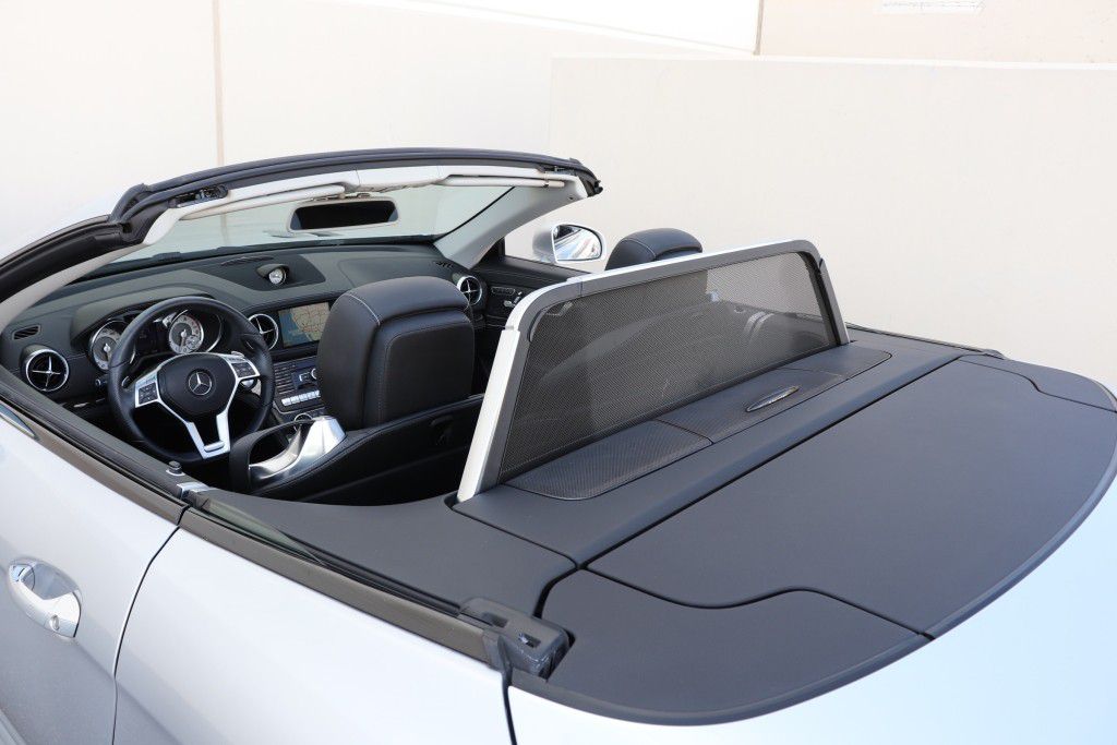 Photo 17 of this MERCEDES-BENZ SL550