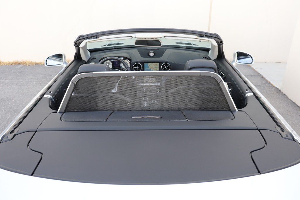 Photo 18 of this MERCEDES-BENZ SL550