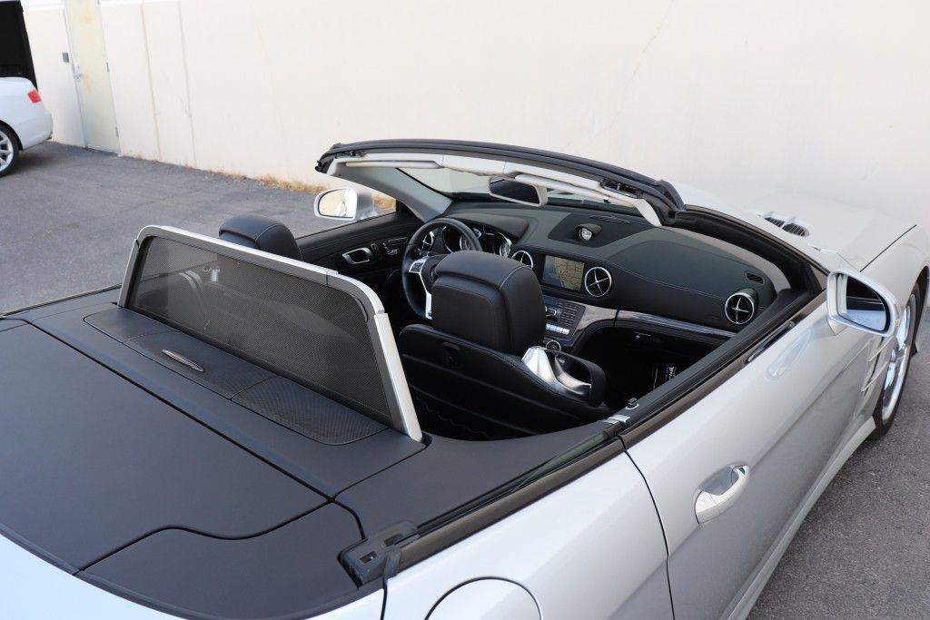 Photo 19 of this MERCEDES-BENZ SL550