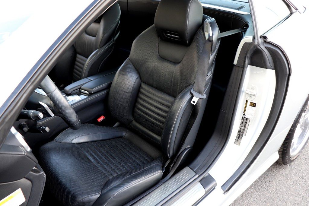 Photo 23 of this MERCEDES-BENZ SL550