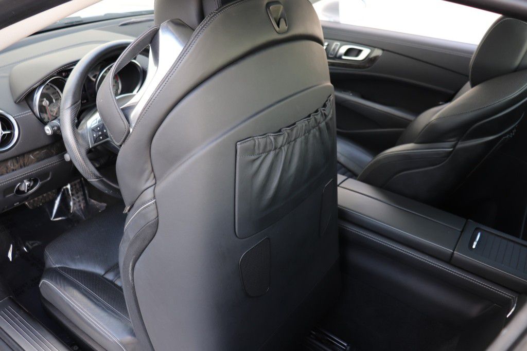 Photo 25 of this MERCEDES-BENZ SL550