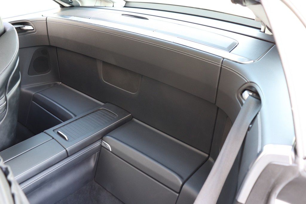 Photo 26 of this MERCEDES-BENZ SL550