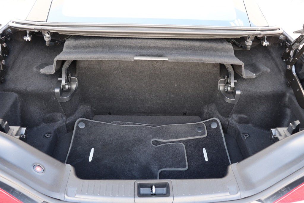 Photo 28 of this MERCEDES-BENZ SL550