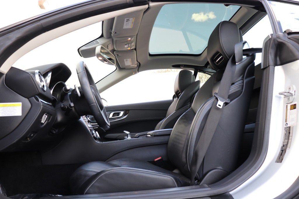 Photo 42 of this MERCEDES-BENZ SL550