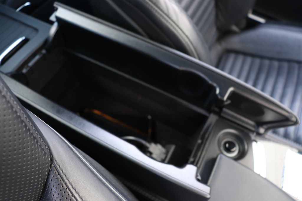 Photo 47 of this MERCEDES-BENZ SL550
