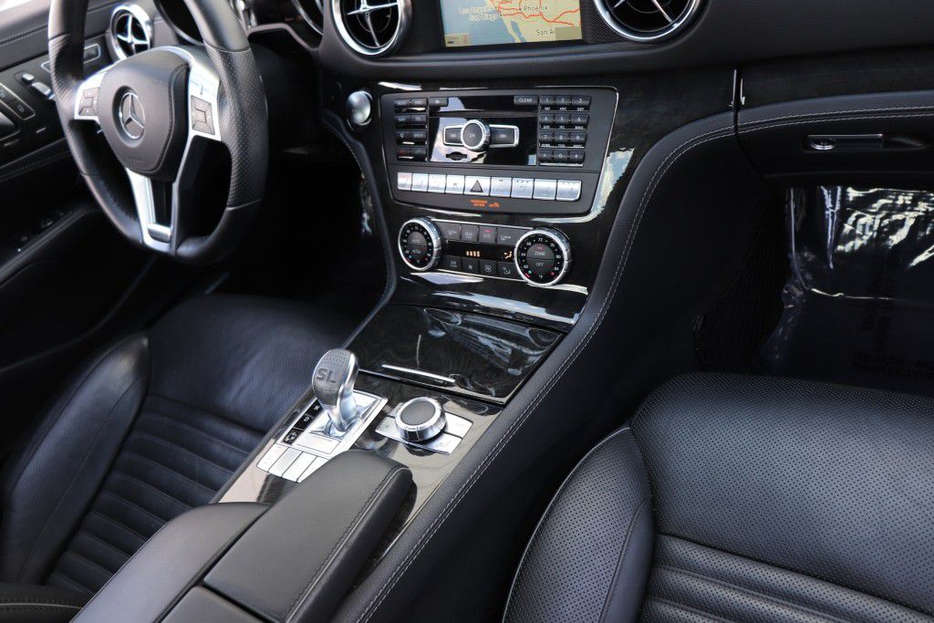 Photo 48 of this MERCEDES-BENZ SL550