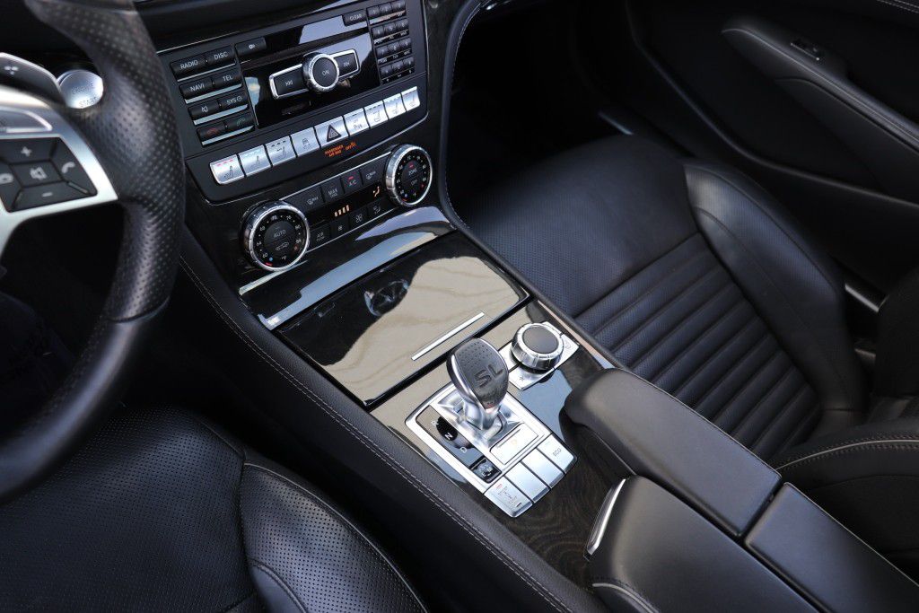 Photo 49 of this MERCEDES-BENZ SL550