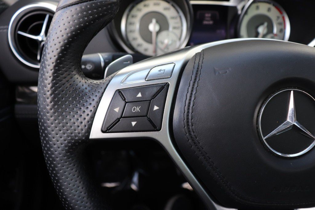 Photo 53 of this MERCEDES-BENZ SL550