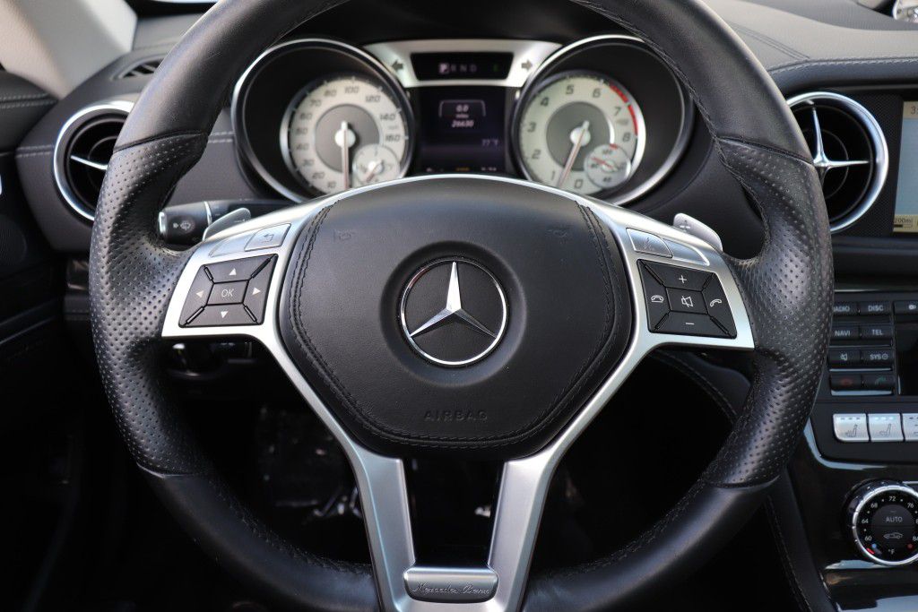 Photo 54 of this MERCEDES-BENZ SL550