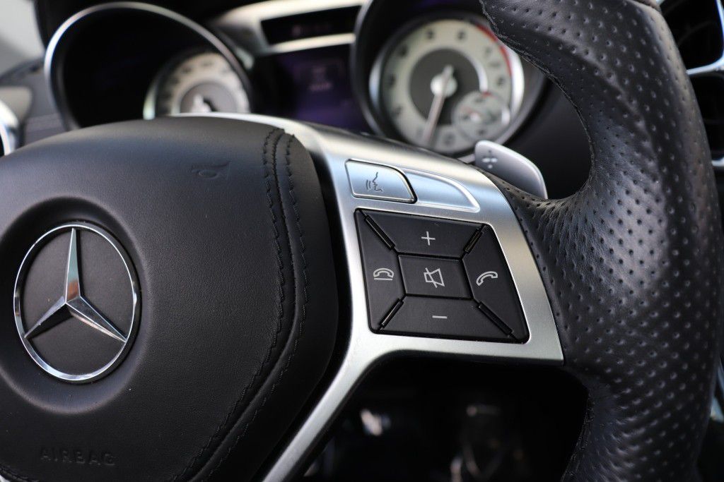 Photo 55 of this MERCEDES-BENZ SL550