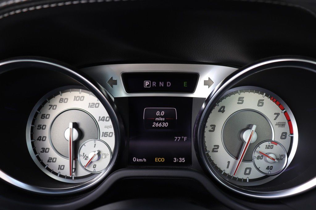 Photo 56 of this MERCEDES-BENZ SL550