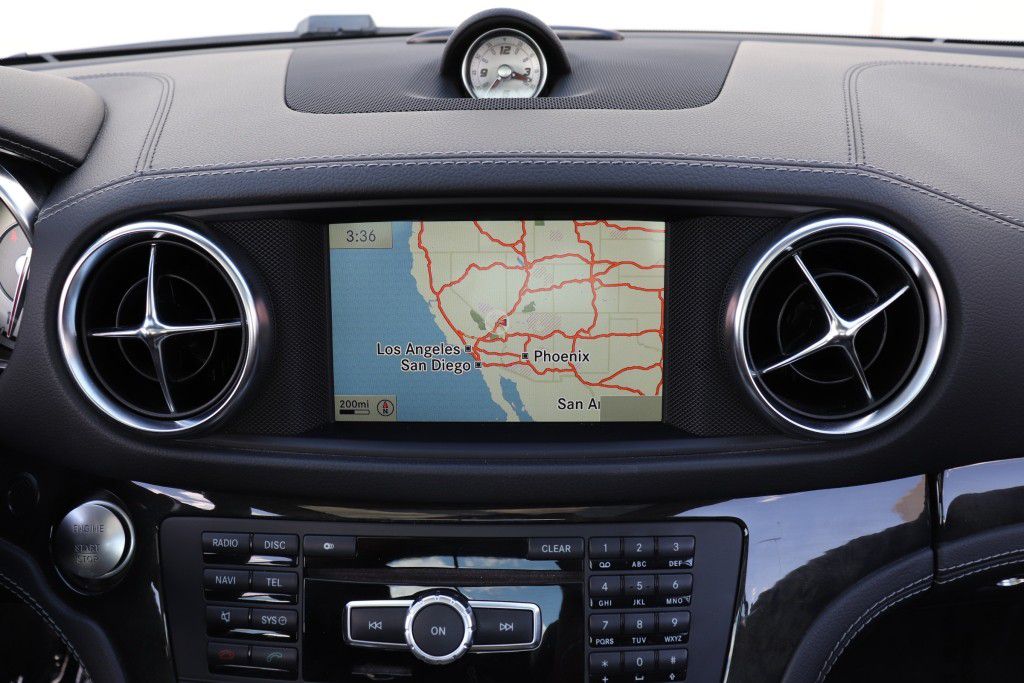 Photo 59 of this MERCEDES-BENZ SL550