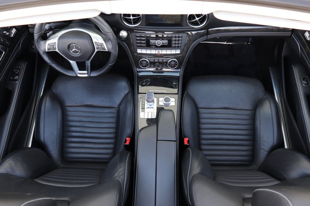 Photo 65 of this MERCEDES-BENZ SL550