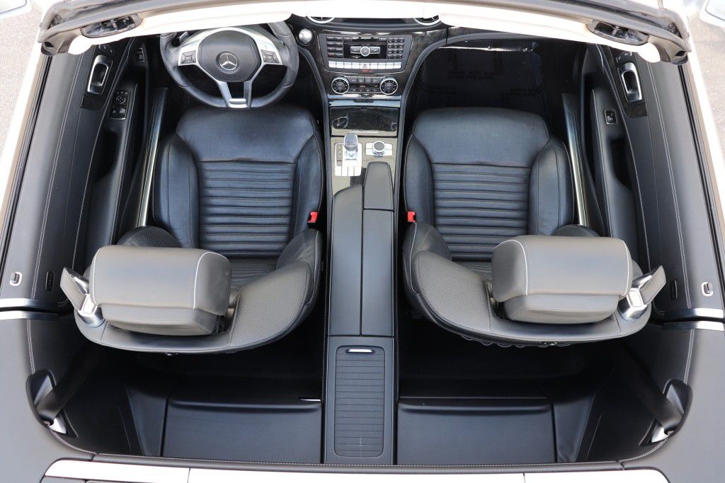 Photo 68 of this MERCEDES-BENZ SL550