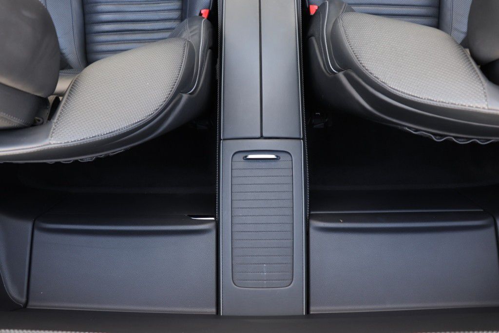 Photo 69 of this MERCEDES-BENZ SL550