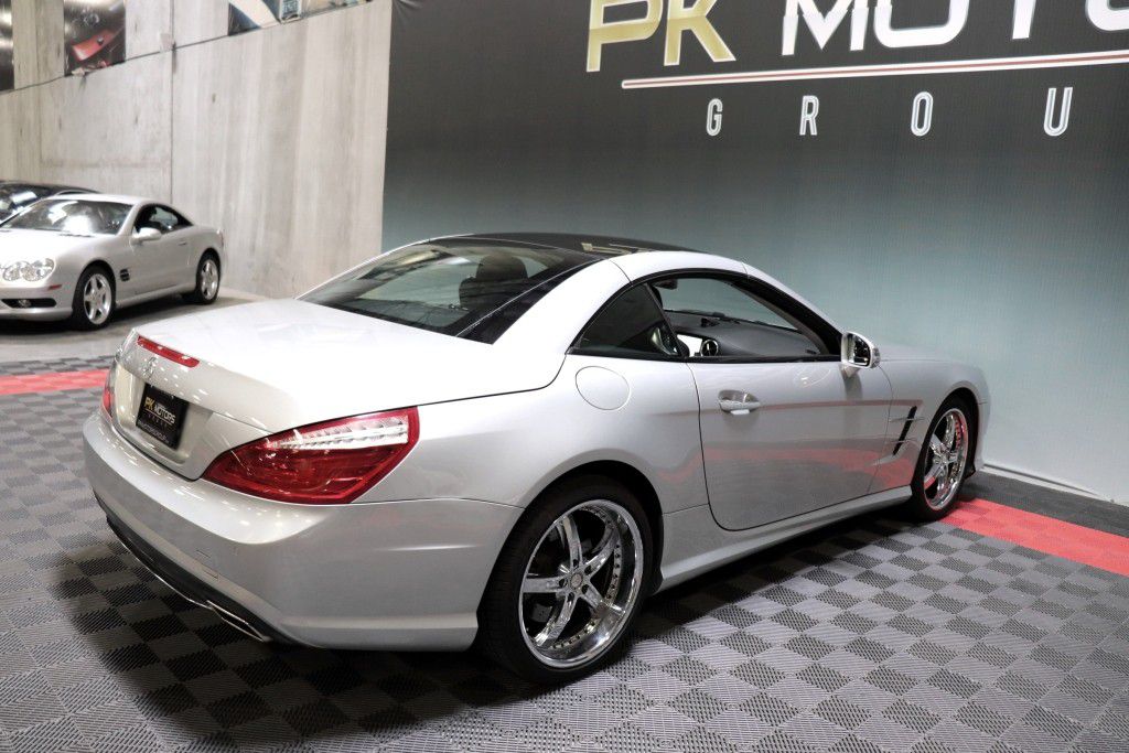 Photo 74 of this MERCEDES-BENZ SL550