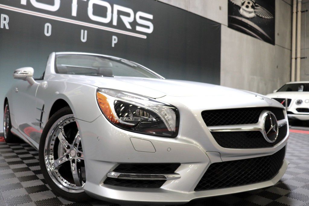 Photo 76 of this MERCEDES-BENZ SL550