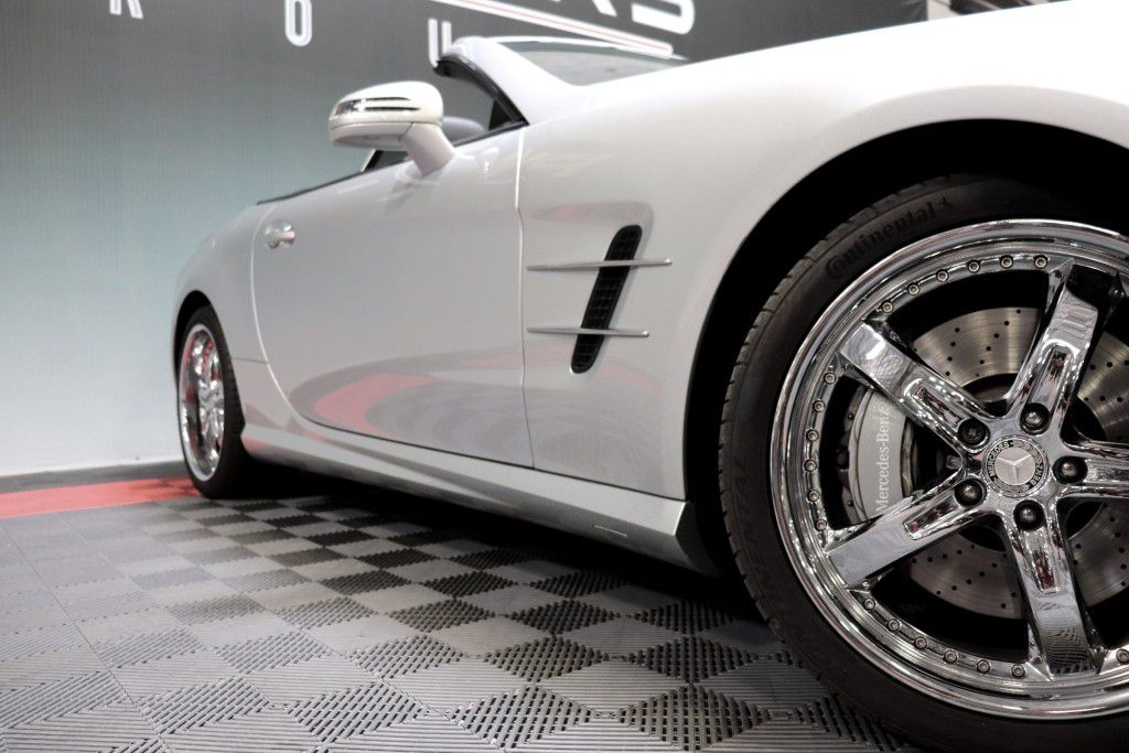 Photo 78 of this MERCEDES-BENZ SL550