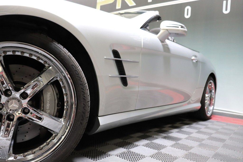 Photo 79 of this MERCEDES-BENZ SL550