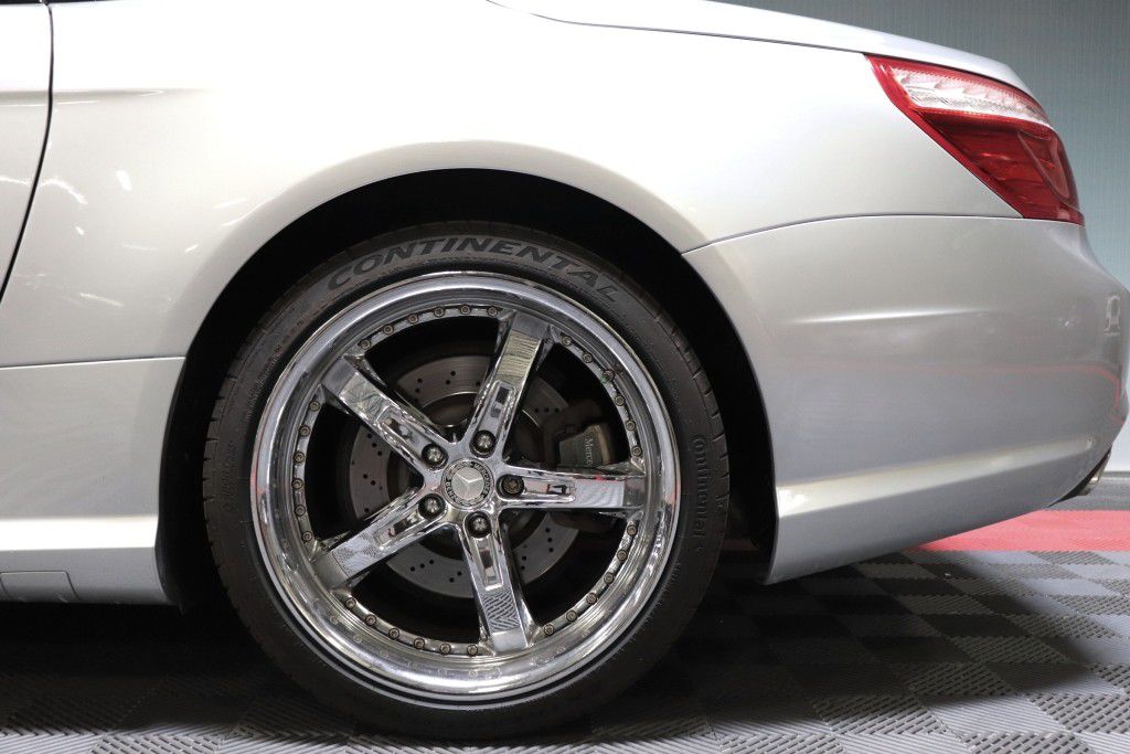 Photo 83 of this MERCEDES-BENZ SL550