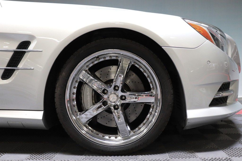 Photo 85 of this MERCEDES-BENZ SL550