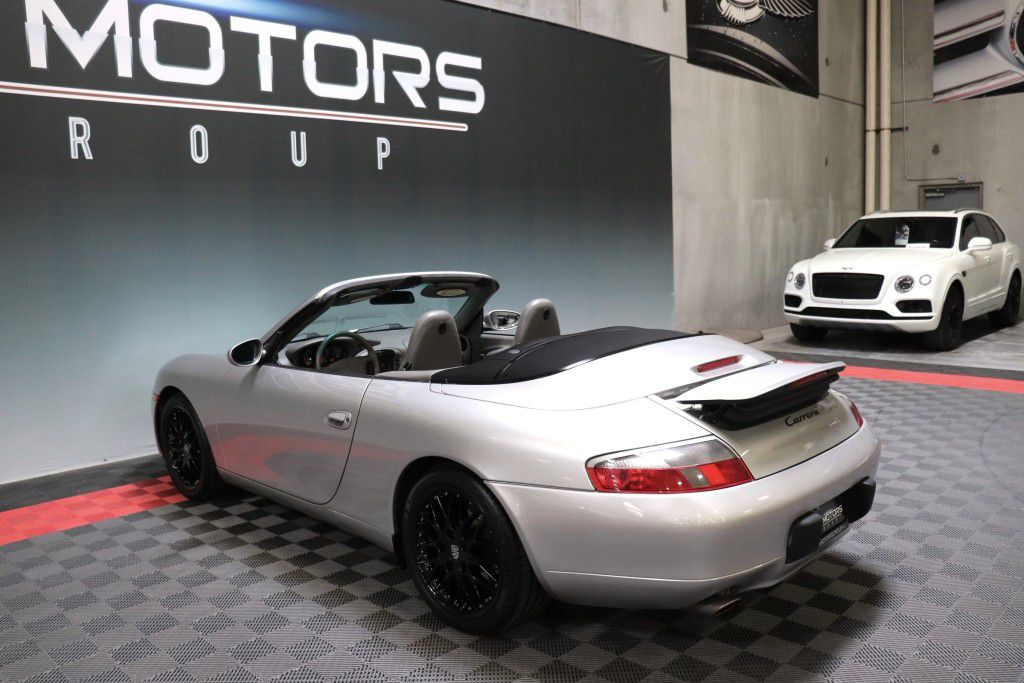 Photo 6 of this PORSCHE 911 CARRERA 2