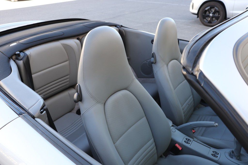Photo 15 of this PORSCHE 911 CARRERA 2