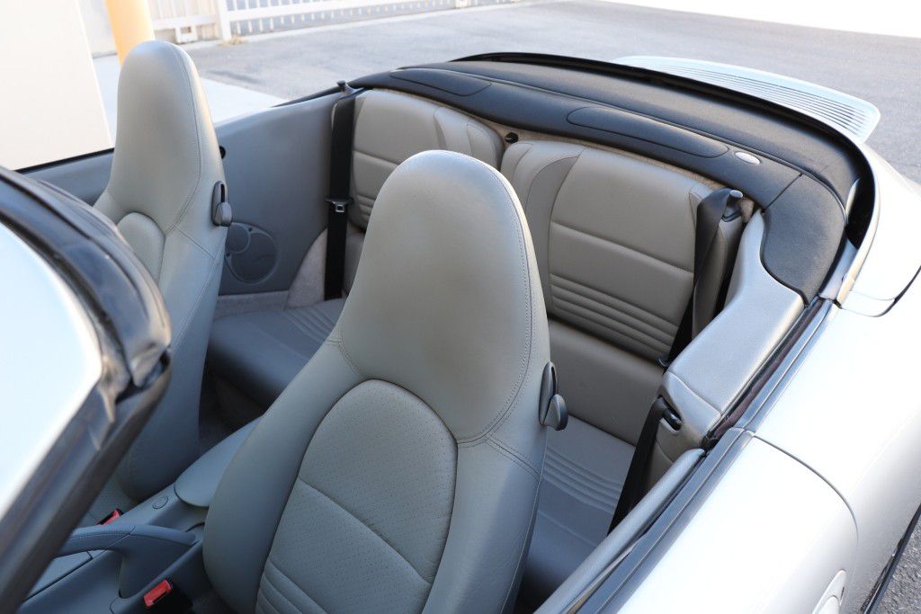 Photo 16 of this PORSCHE 911 CARRERA 2