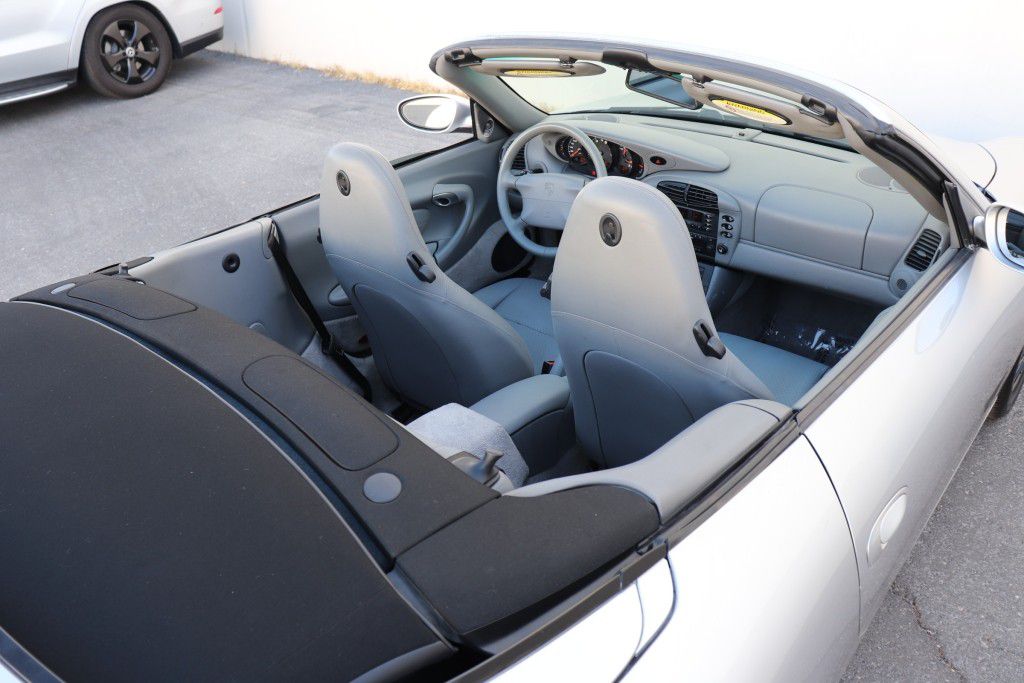 Photo 19 of this PORSCHE 911 CARRERA 2