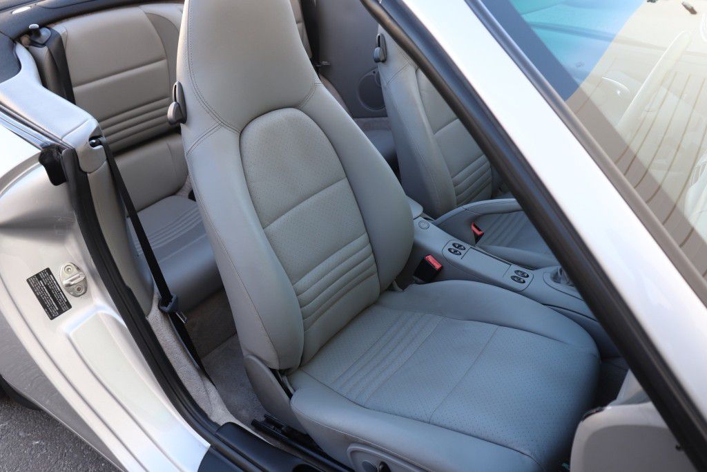Photo 31 of this PORSCHE 911 CARRERA 2