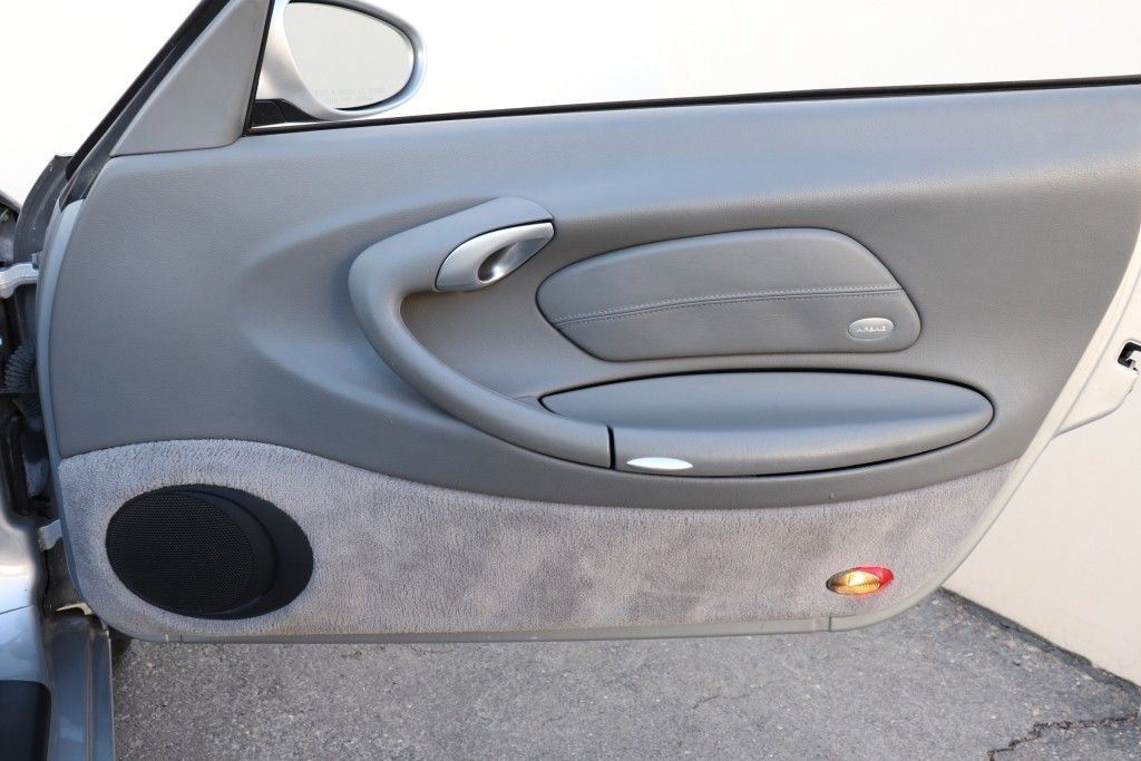 Photo 36 of this PORSCHE 911 CARRERA 2