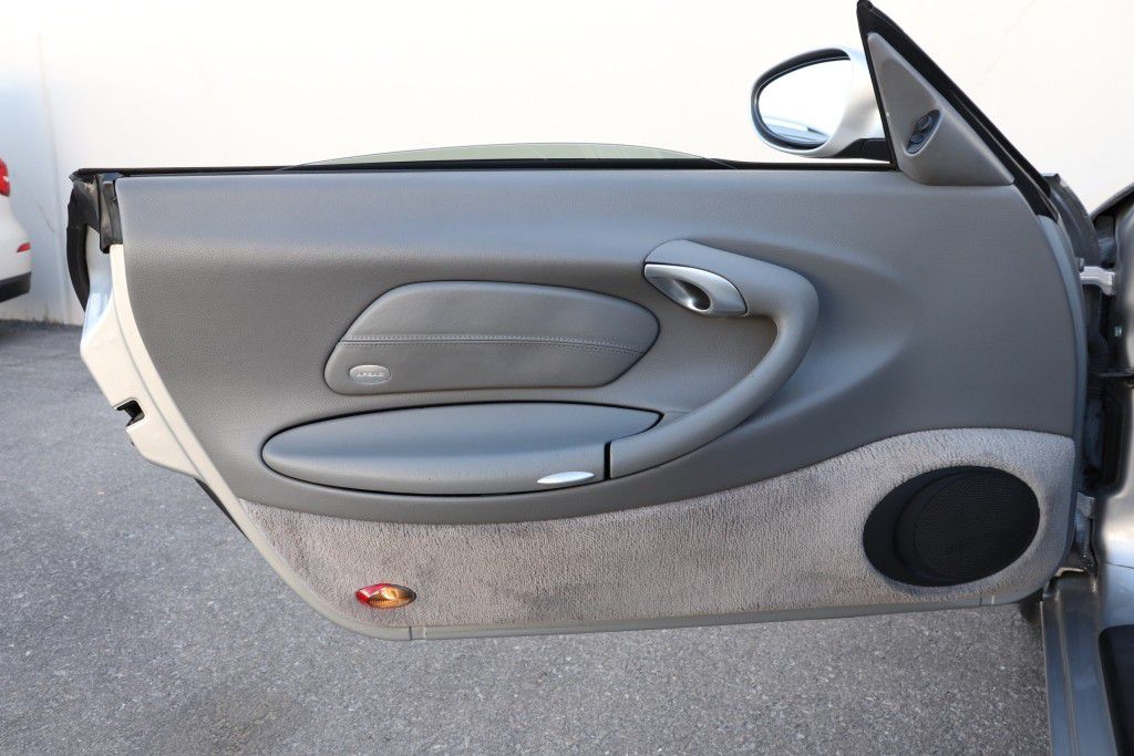 Photo 38 of this PORSCHE 911 CARRERA 2