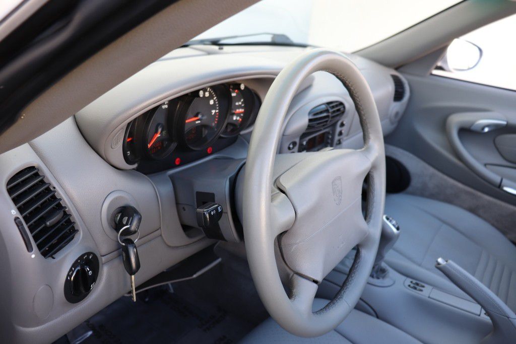Photo 48 of this PORSCHE 911 CARRERA 2
