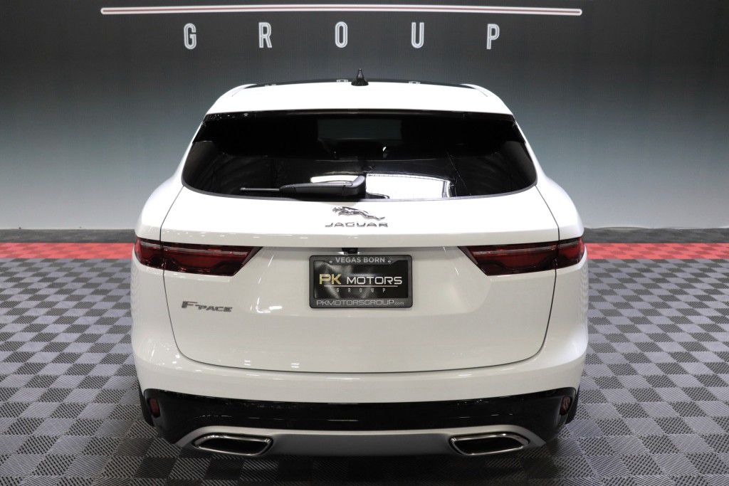 Photo 7 of this JAGUAR F-PACE S