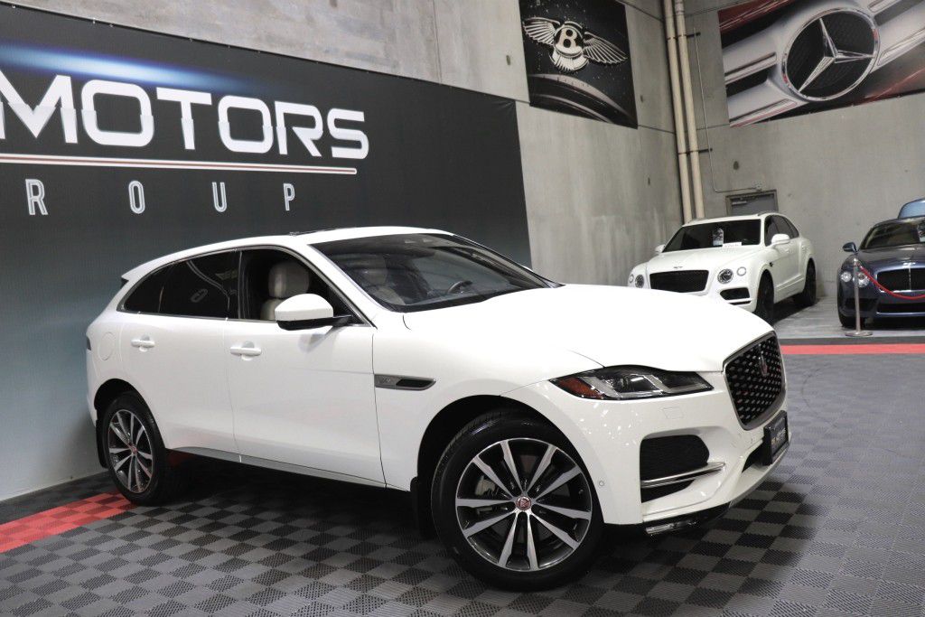 Photo 10 of this JAGUAR F-PACE S