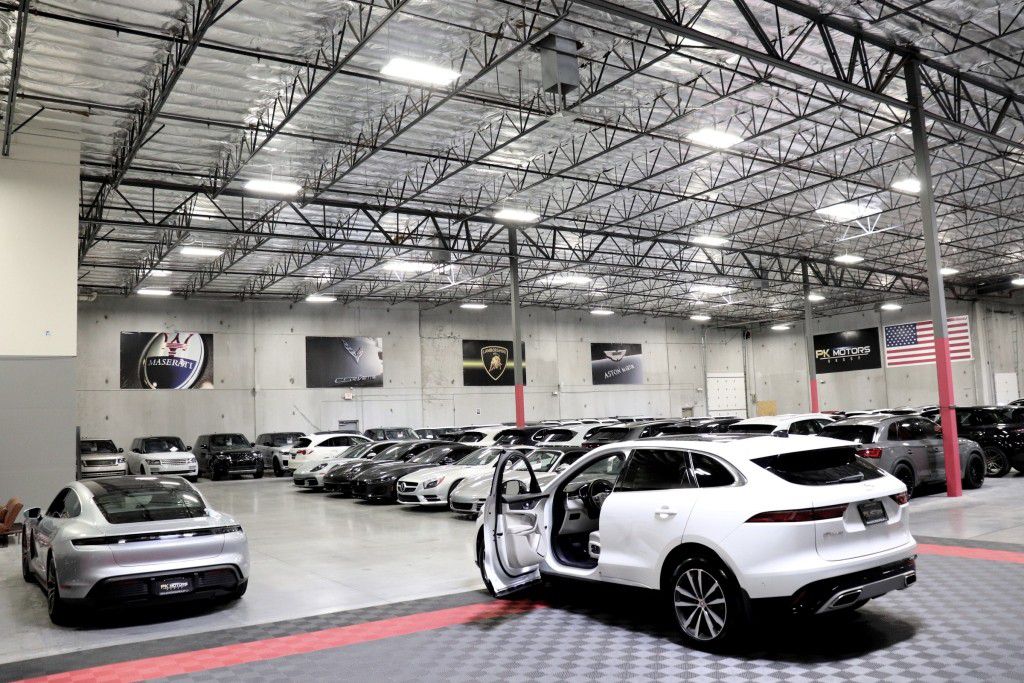 Photo 14 of this JAGUAR F-PACE S
