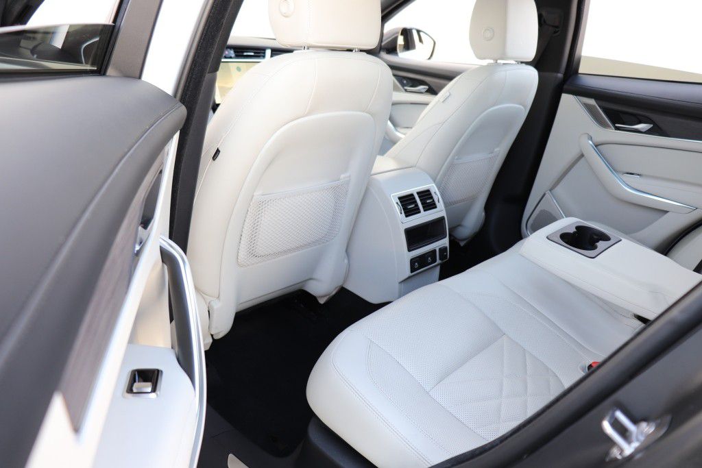 Photo 19 of this JAGUAR F-PACE S