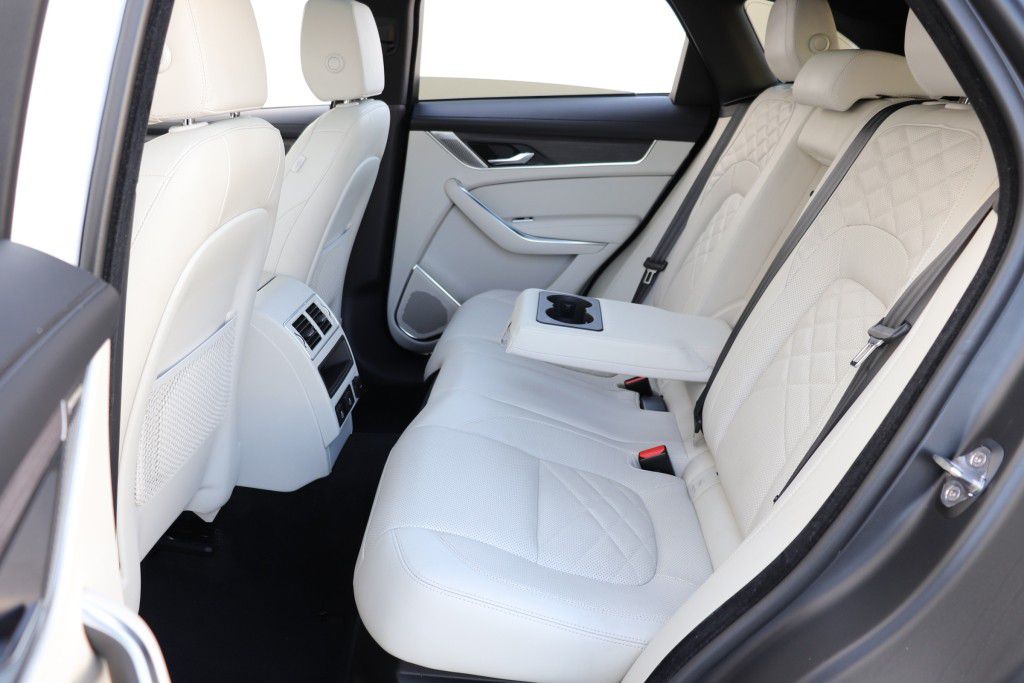 Photo 20 of this JAGUAR F-PACE S
