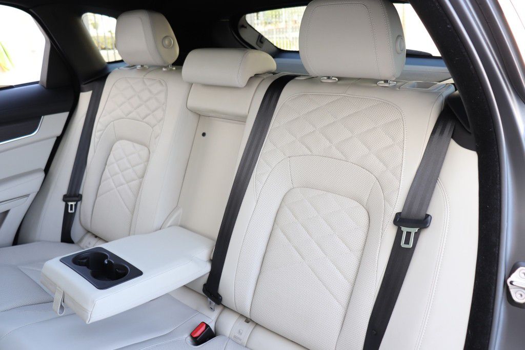 Photo 21 of this JAGUAR F-PACE S